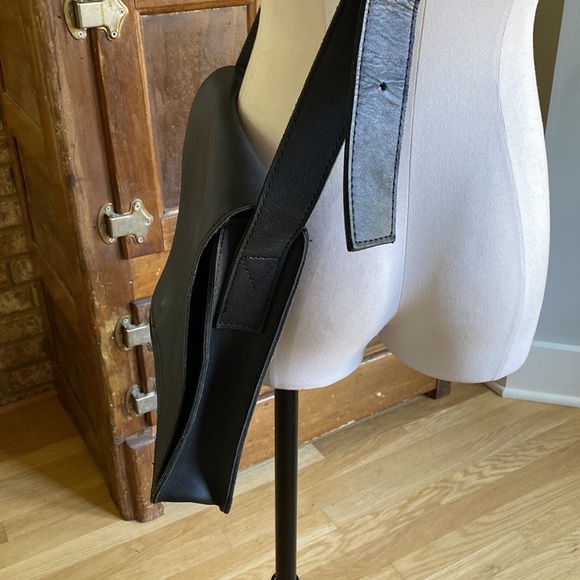 VILLAGE TANNERY New York BLACK HANDMADE SHOULDER BAG - Picture 4 of 9